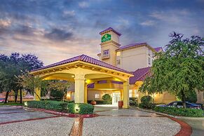 La Quinta Inn & Suites by Wyndham Dallas North Central
