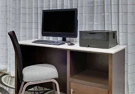 La Quinta Inn & Suites by Wyndham Dallas North Central