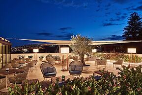 De Bonart Naples, Curio Collection by Hilton