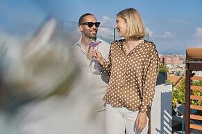 De Bonart Naples, Curio Collection by Hilton