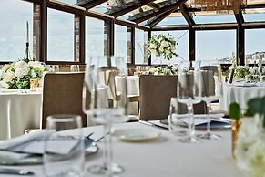 De Bonart Naples, Curio Collection by Hilton