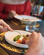 De Bonart Naples, Curio Collection by Hilton