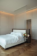 De Bonart Naples, Curio Collection by Hilton