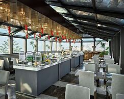 De Bonart Naples, Curio Collection by Hilton