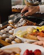 De Bonart Naples, Curio Collection by Hilton