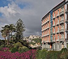 De Bonart Naples, Curio Collection by Hilton