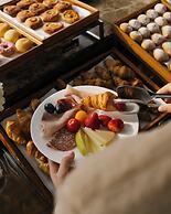 De Bonart Naples, Curio Collection by Hilton