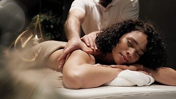 De Bonart Naples, Curio Collection by Hilton