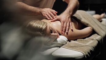 De Bonart Naples, Curio Collection by Hilton