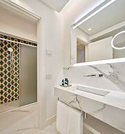 De Bonart Naples, Curio Collection by Hilton