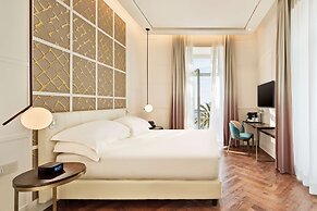 De Bonart Naples, Curio Collection by Hilton