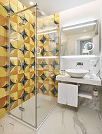 De Bonart Naples, Curio Collection by Hilton