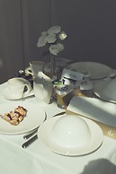 De Bonart Naples, Curio Collection by Hilton