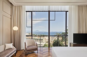 De Bonart Naples, Curio Collection by Hilton