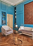 De Bonart Naples, Curio Collection by Hilton