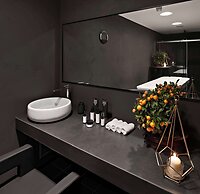 De Bonart Naples, Curio Collection by Hilton