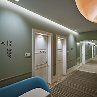 De Bonart Naples, Curio Collection by Hilton