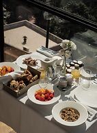 De Bonart Naples, Curio Collection by Hilton