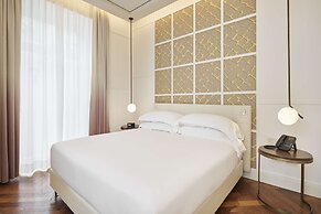 De Bonart Naples, Curio Collection by Hilton