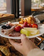 De Bonart Naples, Curio Collection by Hilton