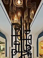 De Bonart Naples, Curio Collection by Hilton