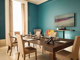 De Bonart Naples, Curio Collection by Hilton