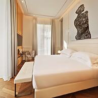 De Bonart Naples, Curio Collection by Hilton