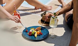 De Bonart Naples, Curio Collection by Hilton