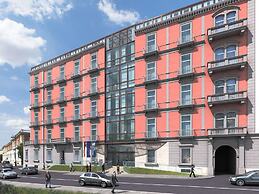 De Bonart Naples, Curio Collection by Hilton