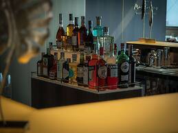 De Bonart Naples, Curio Collection by Hilton