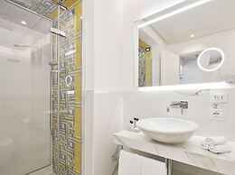 De Bonart Naples, Curio Collection by Hilton