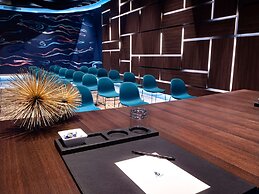 De Bonart Naples, Curio Collection by Hilton