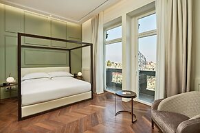 De Bonart Naples, Curio Collection by Hilton