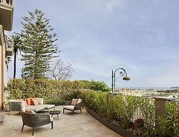 De Bonart Naples, Curio Collection by Hilton