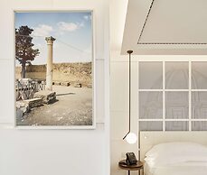 De Bonart Naples, Curio Collection by Hilton