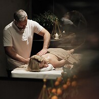 De Bonart Naples, Curio Collection by Hilton