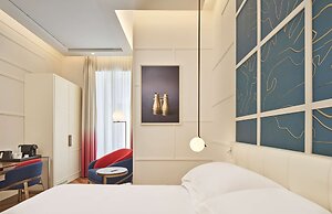 De Bonart Naples, Curio Collection by Hilton