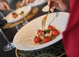 De Bonart Naples, Curio Collection by Hilton