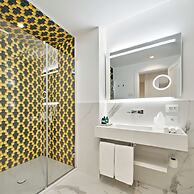 De Bonart Naples, Curio Collection by Hilton