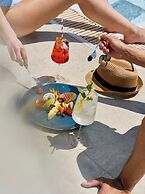 De Bonart Naples, Curio Collection by Hilton