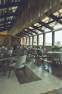 De Bonart Naples, Curio Collection by Hilton