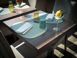 De Bonart Naples, Curio Collection by Hilton