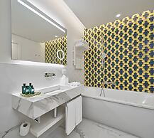 De Bonart Naples, Curio Collection by Hilton