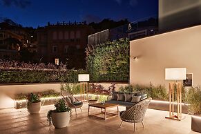 De Bonart Naples, Curio Collection by Hilton