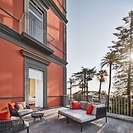 De Bonart Naples, Curio Collection by Hilton