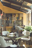 De Bonart Naples, Curio Collection by Hilton