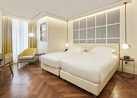 De Bonart Naples, Curio Collection by Hilton