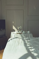 De Bonart Naples, Curio Collection by Hilton