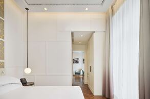 De Bonart Naples, Curio Collection by Hilton