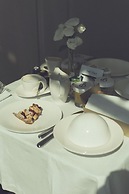 De Bonart Naples, Curio Collection by Hilton